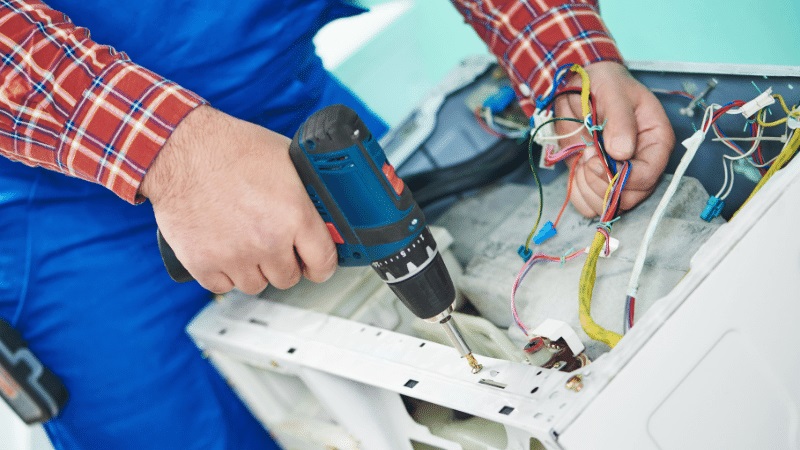 Bayraklı Bosch Bosch çamaşır makinesi kart tamiri – Su almama arızası orijinal parça ile giderildi. - Teknik servis örneği